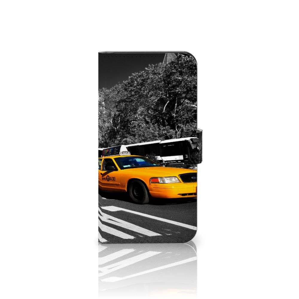 Google Pixel 6A Flip Cover New York Taxi met een iconische gele taxi op de voorkant, perfect als cadeau 🎁 voor gebruiksgemak en bescherming.