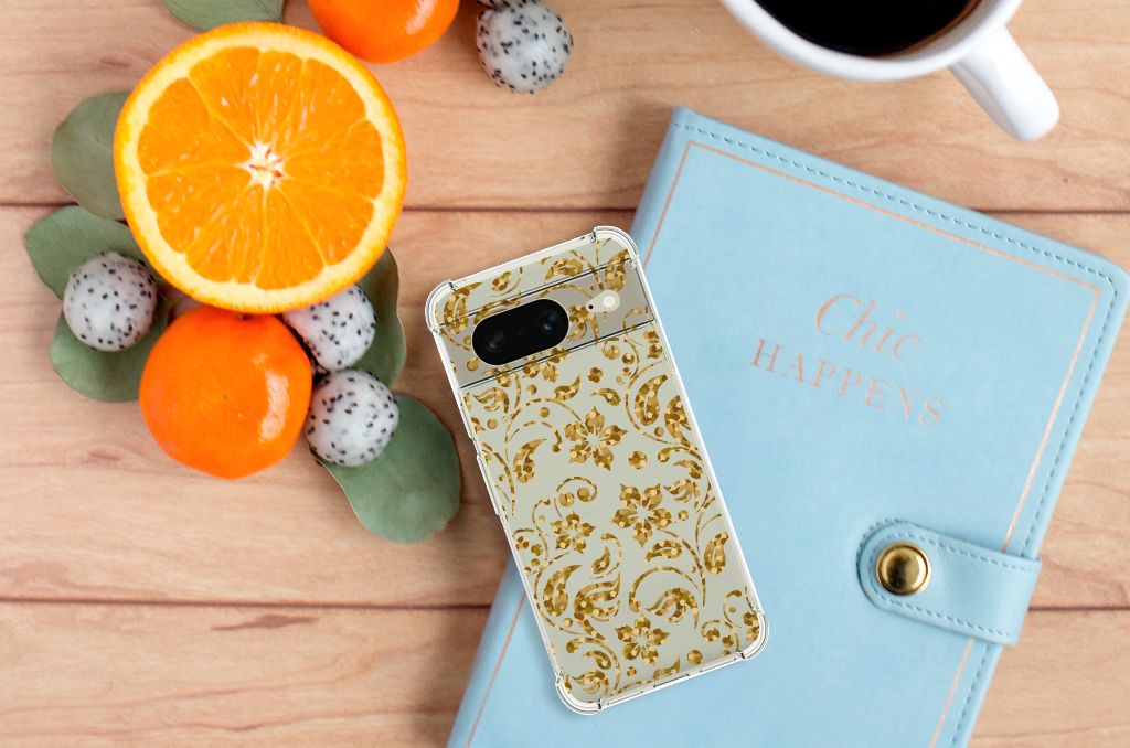 Google Pixel 8 Case Gouden Bloemen telefoonhoesje gouden bloemen design bovenaanzicht