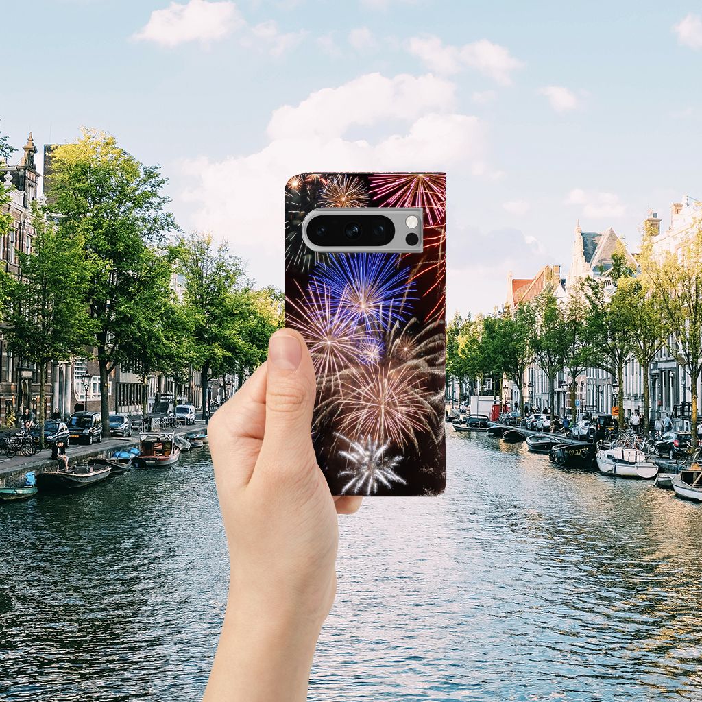 Google Pixel 8 Pro Hippe Standcase Vuurwerk siervuurwerk hand aanzicht