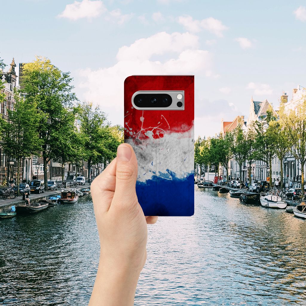 Google Pixel 8 Pro Standcase Nederland design Nederlandse vlag hand aanzicht