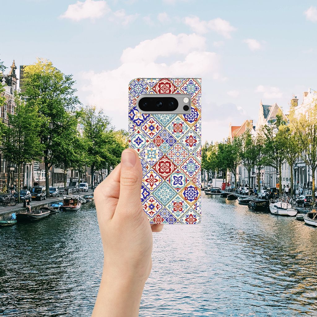 Google Pixel 8 Pro Standcase Tiles Color ontwerp handvorm rivier