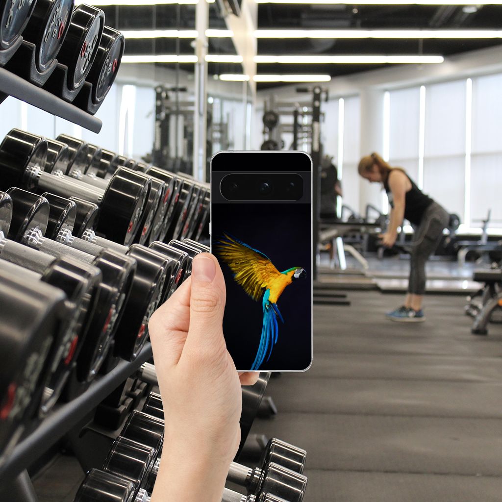 Google Pixel 8 Pro TPU Hoesje Papegaai smartphone met papegaai design op zwarte achtergrond in sportschool