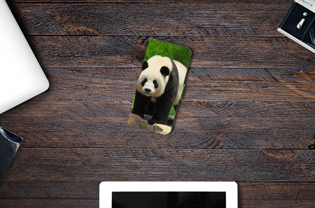 Google Pixel 8 Pro Telefoonhoesje met Pasjes Panda panda aanzicht