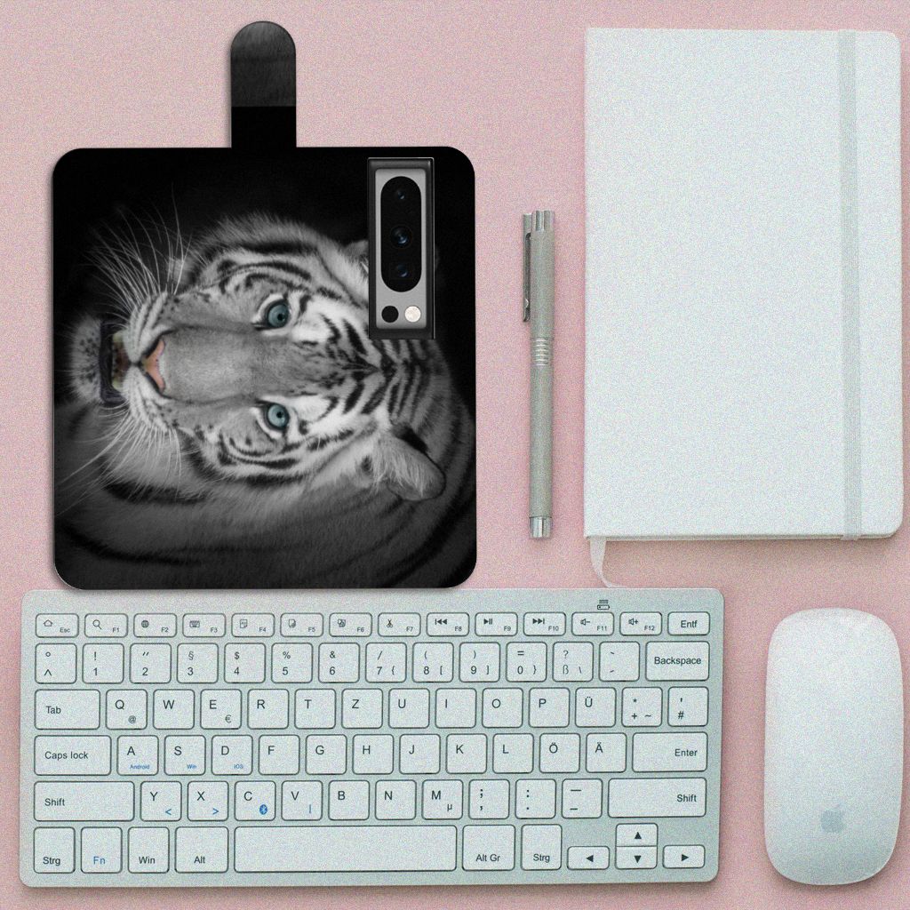 Google Pixel 8 Pro Telefoonhoesje met Pasjes Tijger tijger ontwerp bovenaanzicht