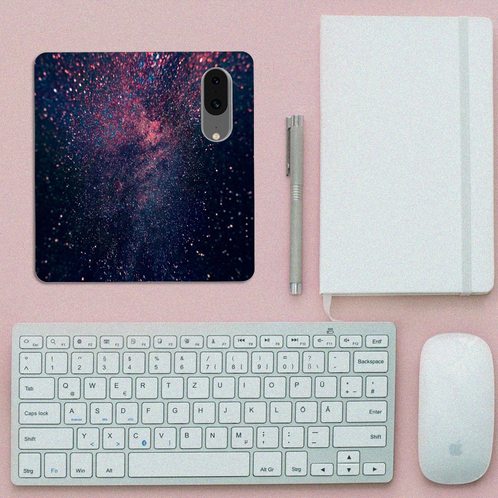 Google Pixel 8 Stand Case Stars met een sterrenachtig ontwerp, voor gebruiksgemak en bescherming.