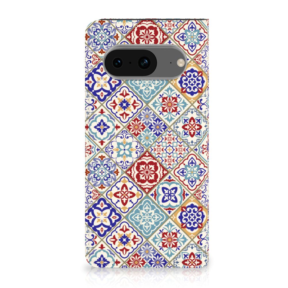 Google Pixel 8 Standcase Tiles Color met kleurrijk design, perfect als cadeau voor gebruiksgemak en bescherming.