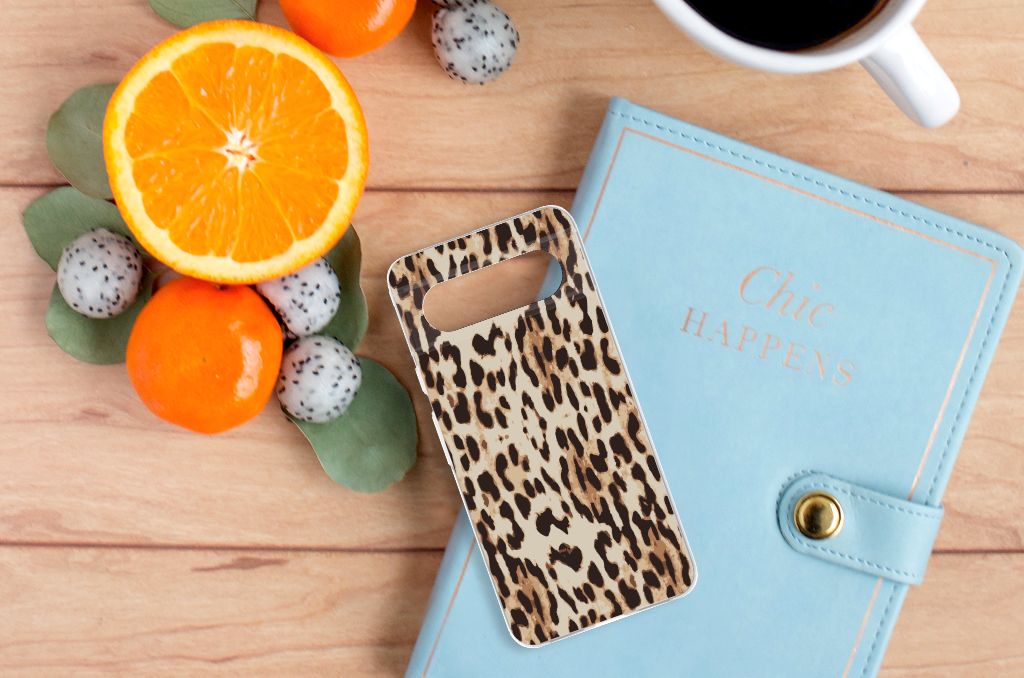 Google Pixel 8 TPU Hoesje Leopard leopardprint case bovenaanzicht met fruit en notitieboekje