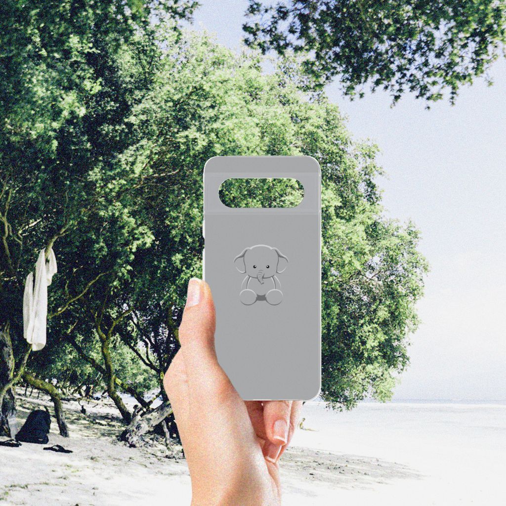 Google Pixel 8 Telefoonhoesje met Naam Grijs Baby Olifant hand van een persoon strand