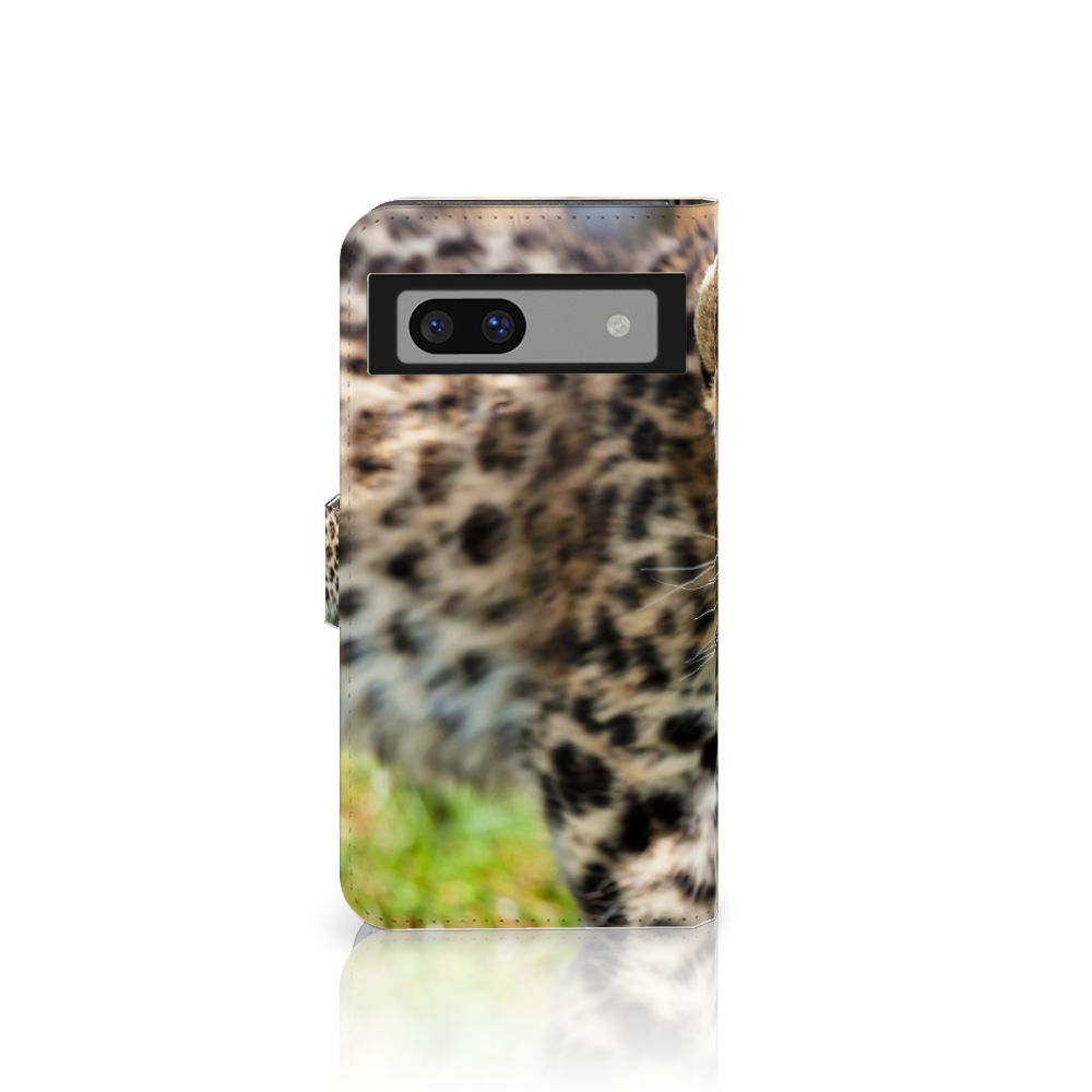 Google Pixel 8A Telefoonhoesje met Pasjes Baby Luipaard luipaard voorkant
