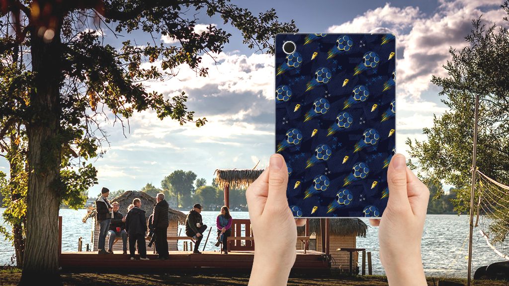 Samsung Galaxy Tab A8 2021/2022 Hippe Hoes Voetbal hands voor landschap