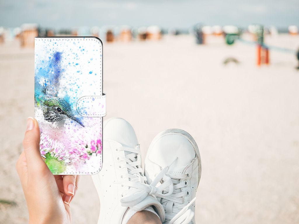 Hoesje Motorola Moto G13 G23 Vogel design kleurrijk aanzicht hand met sneaker