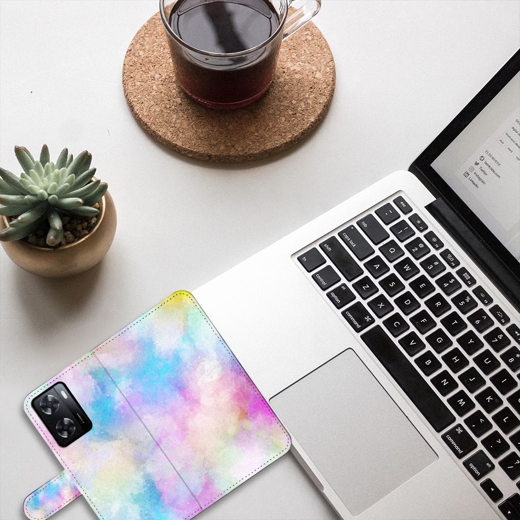 Hoesje PPO A57 | A57s | A77 4G Watercolor Light op bureau met laptop en planten.