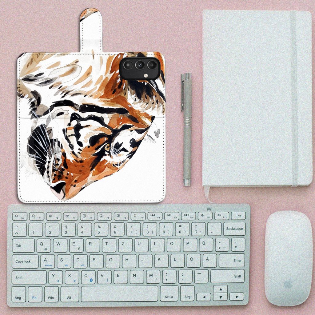 Hoesje Samsung Galaxy A14 4G Watercolor Tiger met abstract tijger ontwerp naast toetsenbord en notitieboek