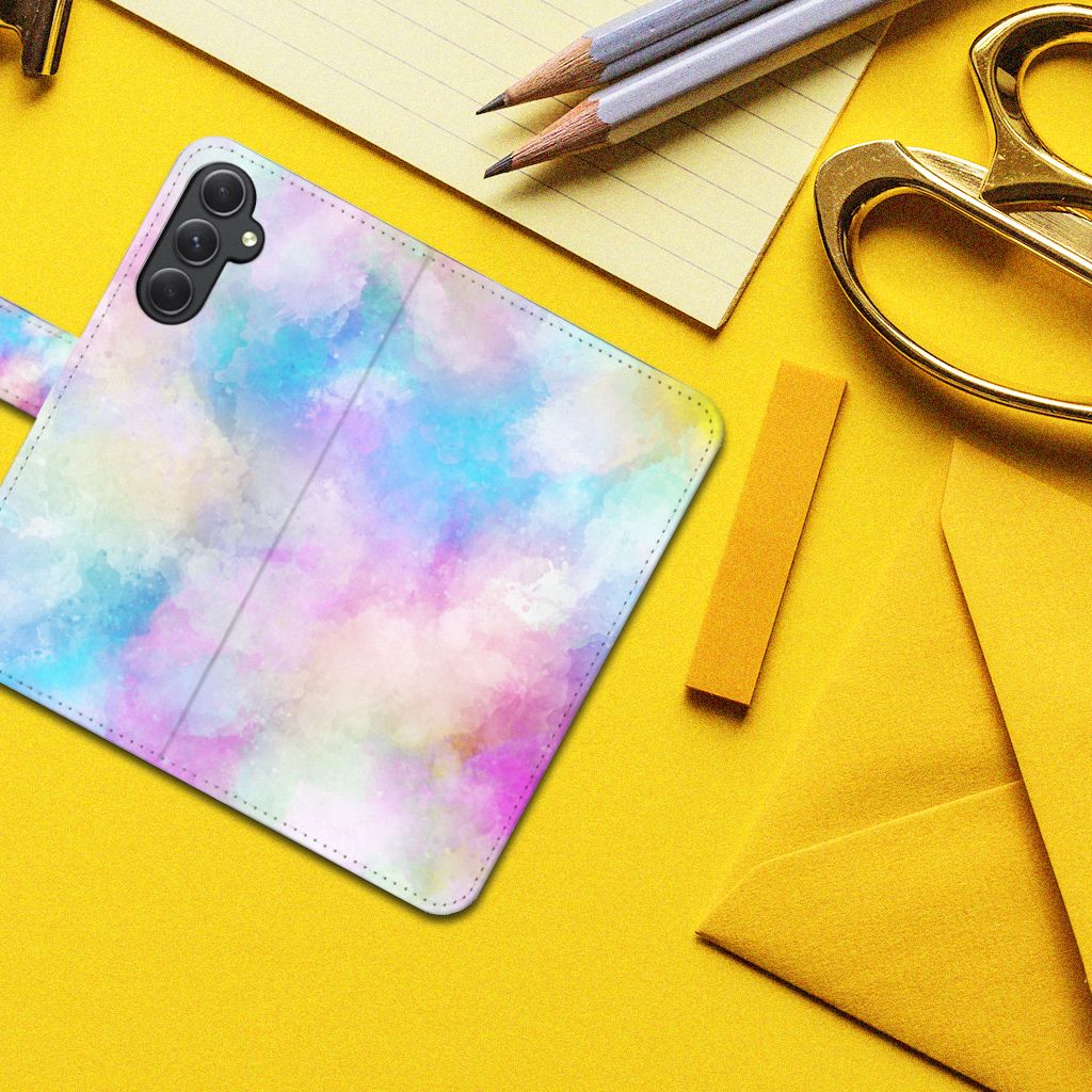 Hoesje Samsung Galaxy A24 4G Watercolor Light met pastelkleuren op een gele achtergrond.