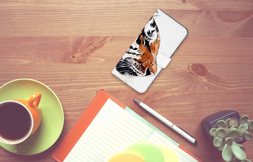 Samsung Galaxy A55 hoesje Watercolor Tiger bovenaanzicht tafel met notitieboekje koffie en planten