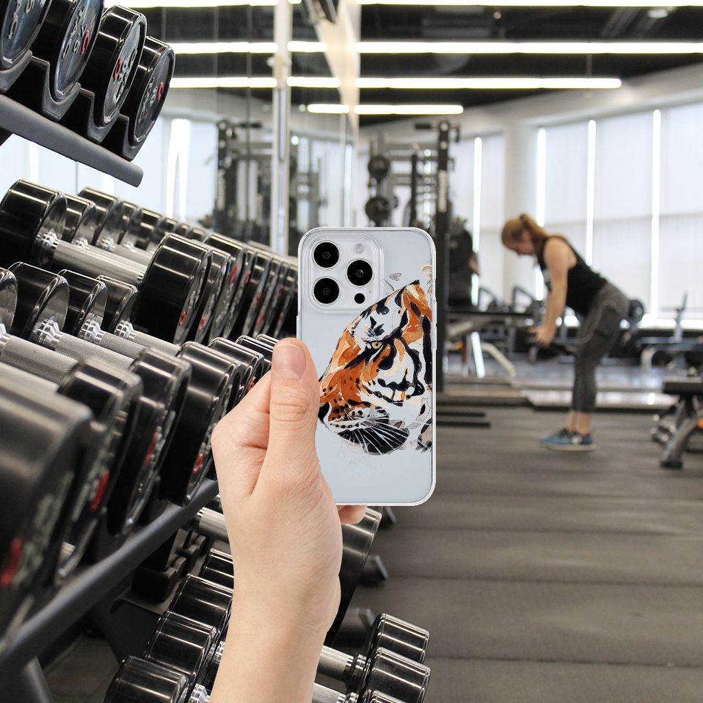 Hoesje maken iPhone 15 Pro Watercolor Tiger met tijgerdesign in sportschoolomgeving 🐅.