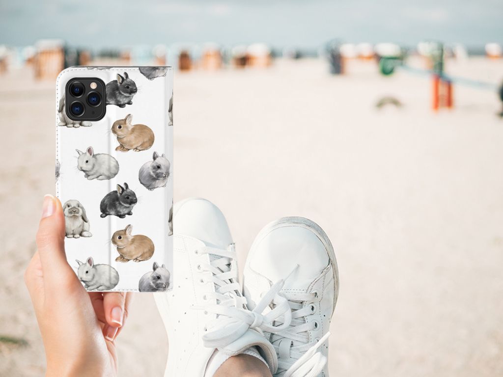 Hoesje maken voor Apple iPhone 11 Pro Max Konijntjes met schattige konijnen op een zomerse achtergrond.