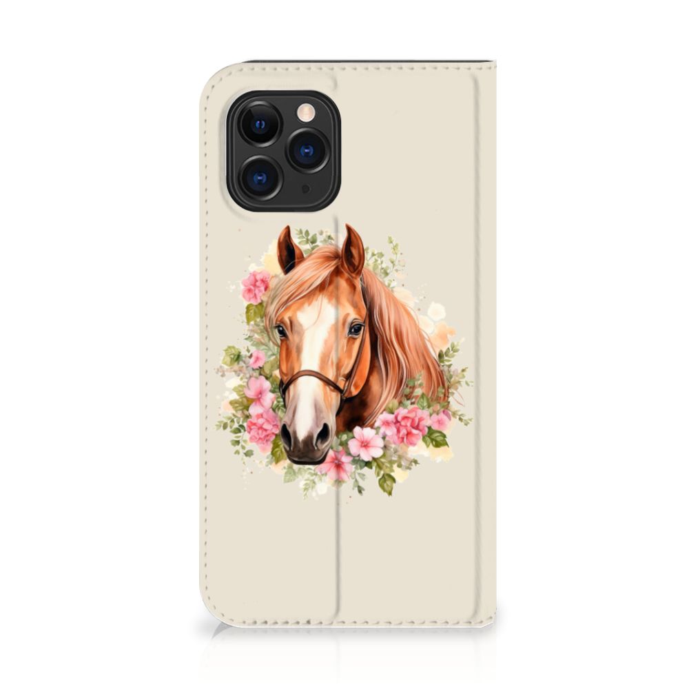 Hoesje maken voor Apple iPhone 11 Pro Paard met een schattig paard en bloemenontwerp.