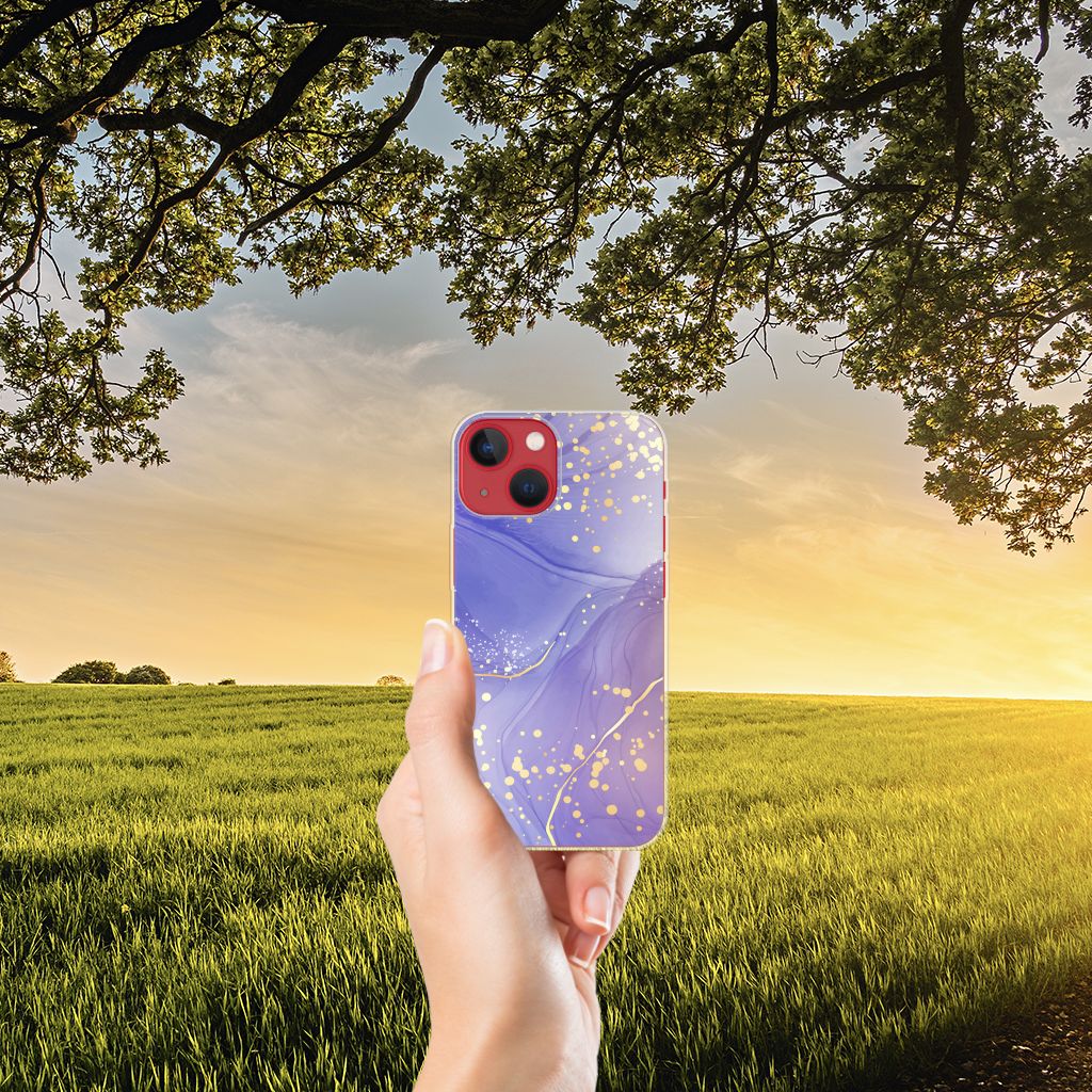 Hoesje maken voor Apple iPhone 13 Watercolor Paars met gouden accenten, vastgehouden in een prachtige natuur 🌅.