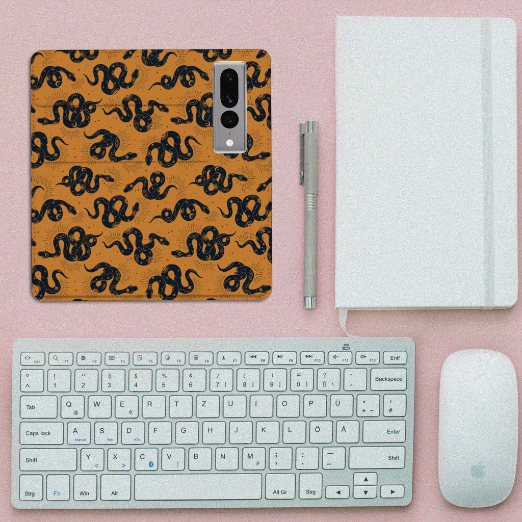 Google Pixel 7 Pro Hoesje maken voor Google Pixel 7 Pro Snakes design bovenaanzicht met toetsenbord en muis