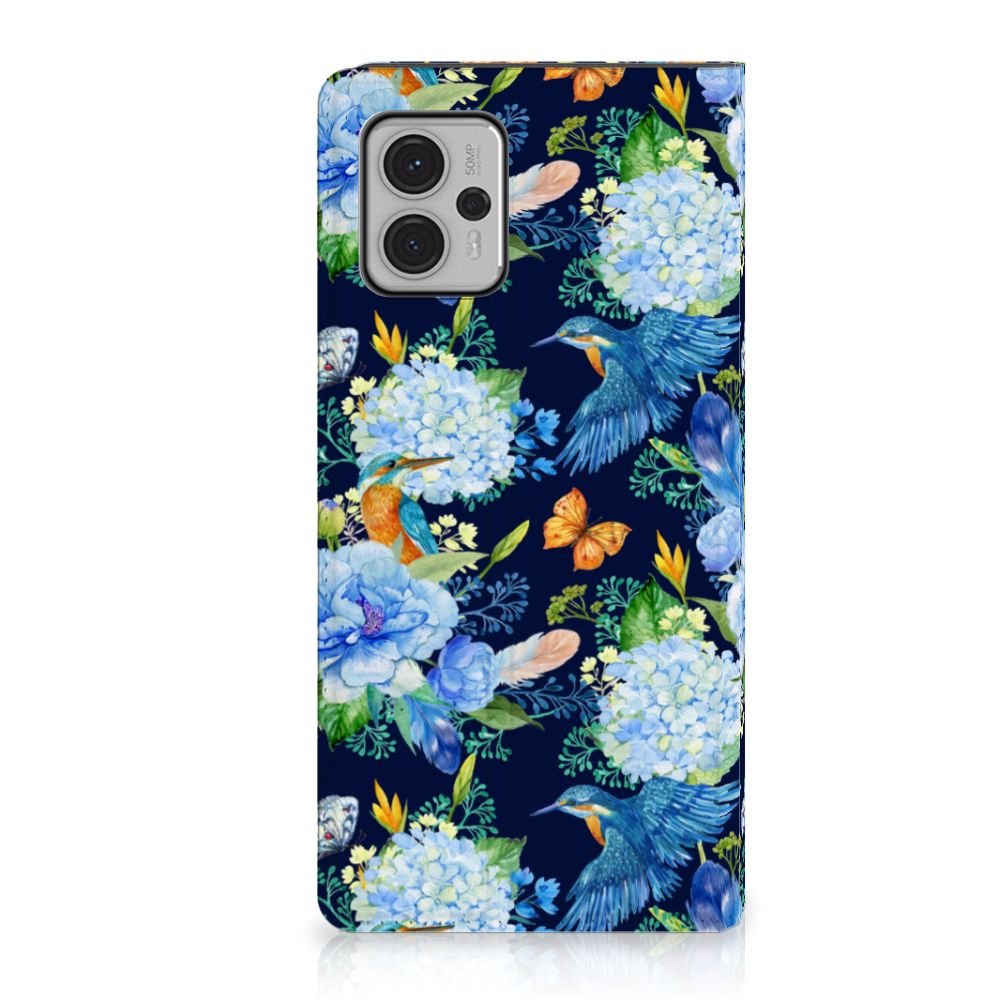 Hoesje maken voor Motorola Moto G13 | G23 IJsvogel met bloemen en vlinders, ideaal als cadeau voor bescherming.