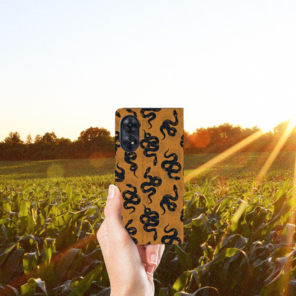 OPPO Reno8 T 4G hoesje maken Snakes hand in het veld