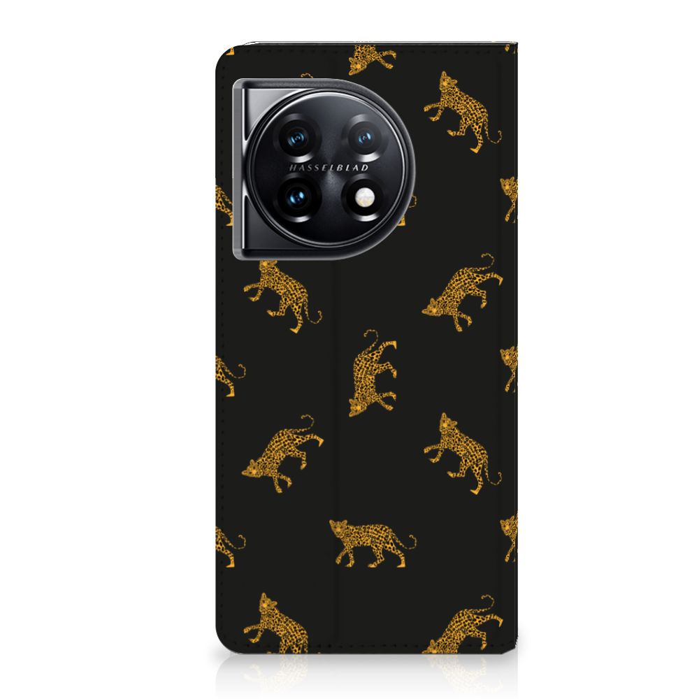 Hoesje maken voor OnePlus 11 Leopards telefoonhoesje luipaardenprint voorkant