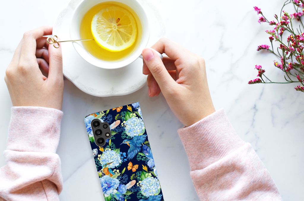 Hoesje maken voor Samsung Galaxy A13 (4G) IJsvogel met bloemenprint, ideaal als cadeau voor gebruiksgemak en bescherming.