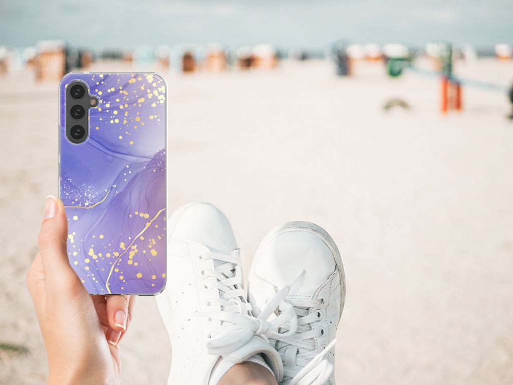 Samsung Galaxy A34 Hoesje maken Watercolor Paars achterkant op strand met schoenen