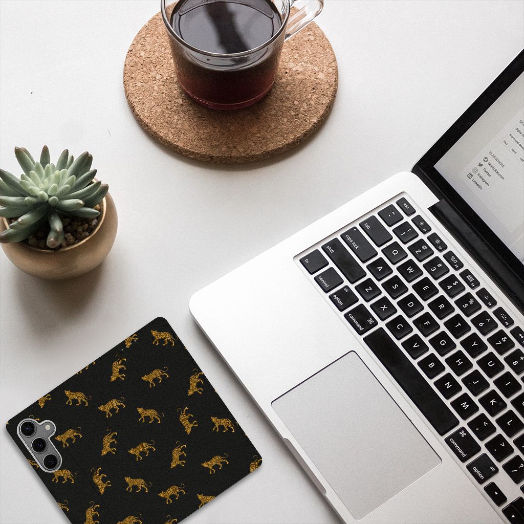Hoesje maken voor Samsung Galaxy S24 Leopards leopardenprint aanzicht