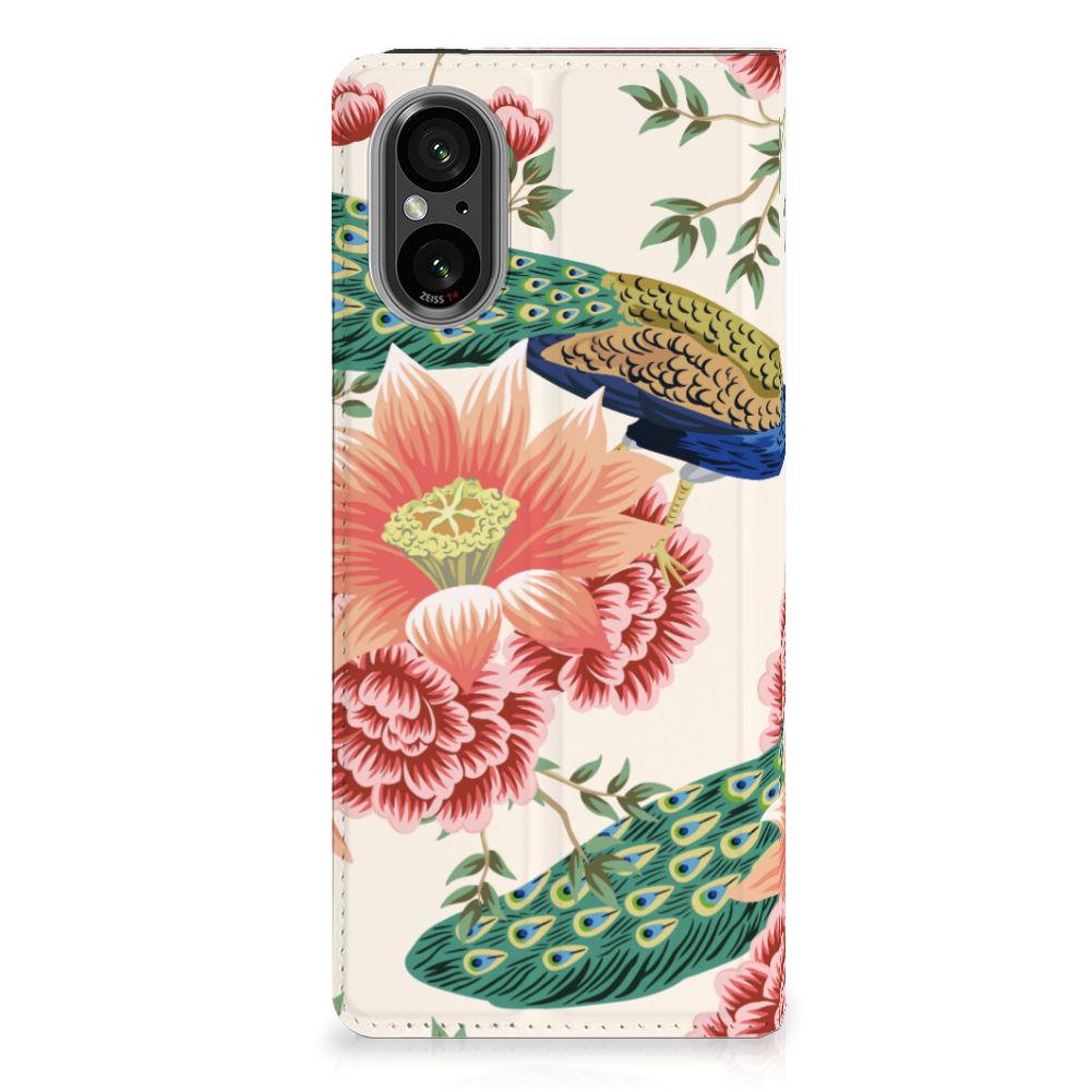 Hoesje maken voor Sony Xperia 5 V Pink Peacock met pauwen en bloemen. Perfect cadeau met uitstraling en bescherming!