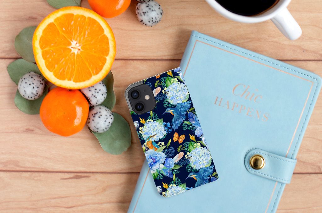 Hoesje maken voor iPhone 12 Mini IJsvogel met bloemen, mooi design tussen fruit en notitieboekje.