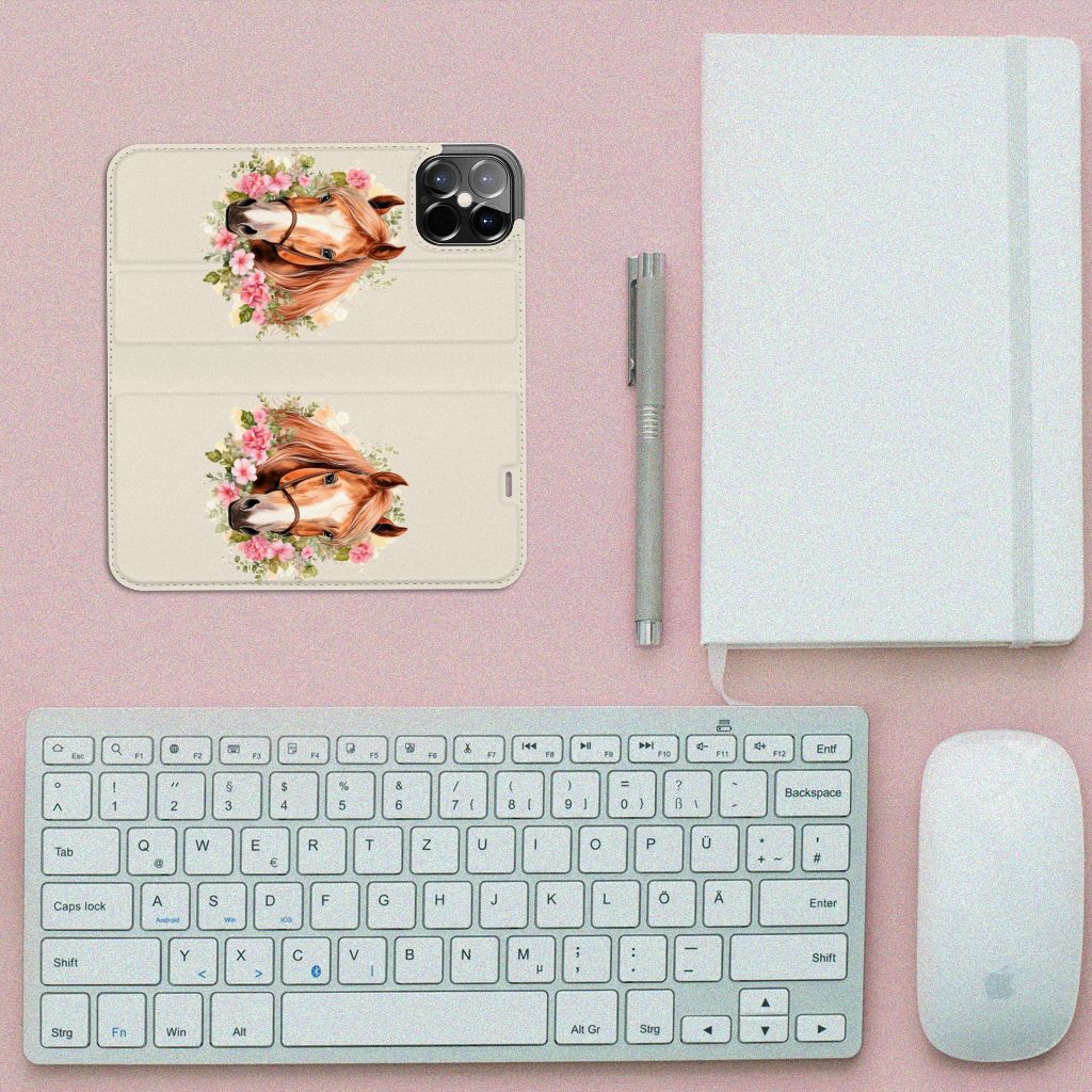 Hoesje maken voor iPhone 12 Pro Max Paard met bloemen en een muismat op een pink achtergrond.