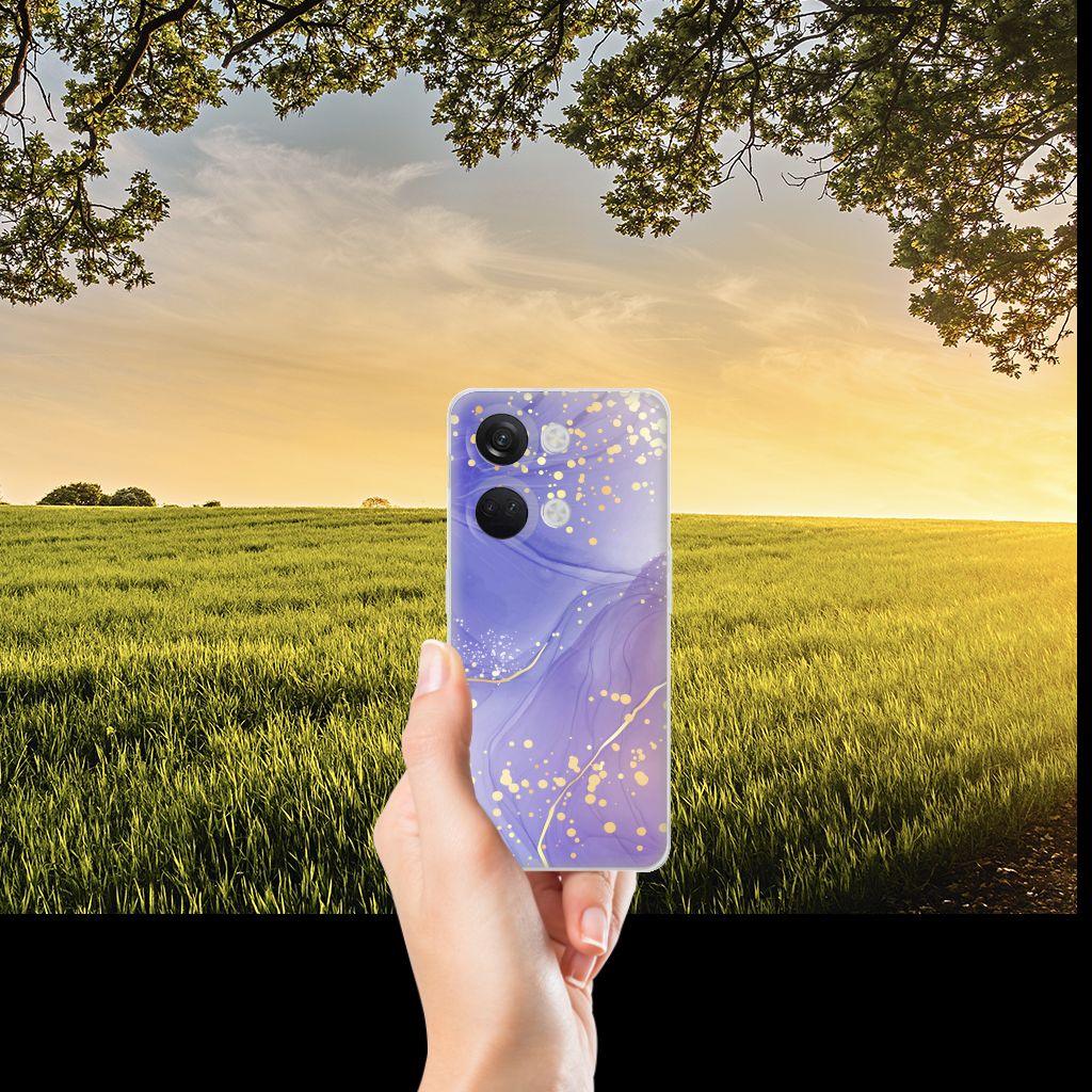 Hoesje maken voor iPhone 13 Mini Paard in een hand met een mooie landschap achtergrond.