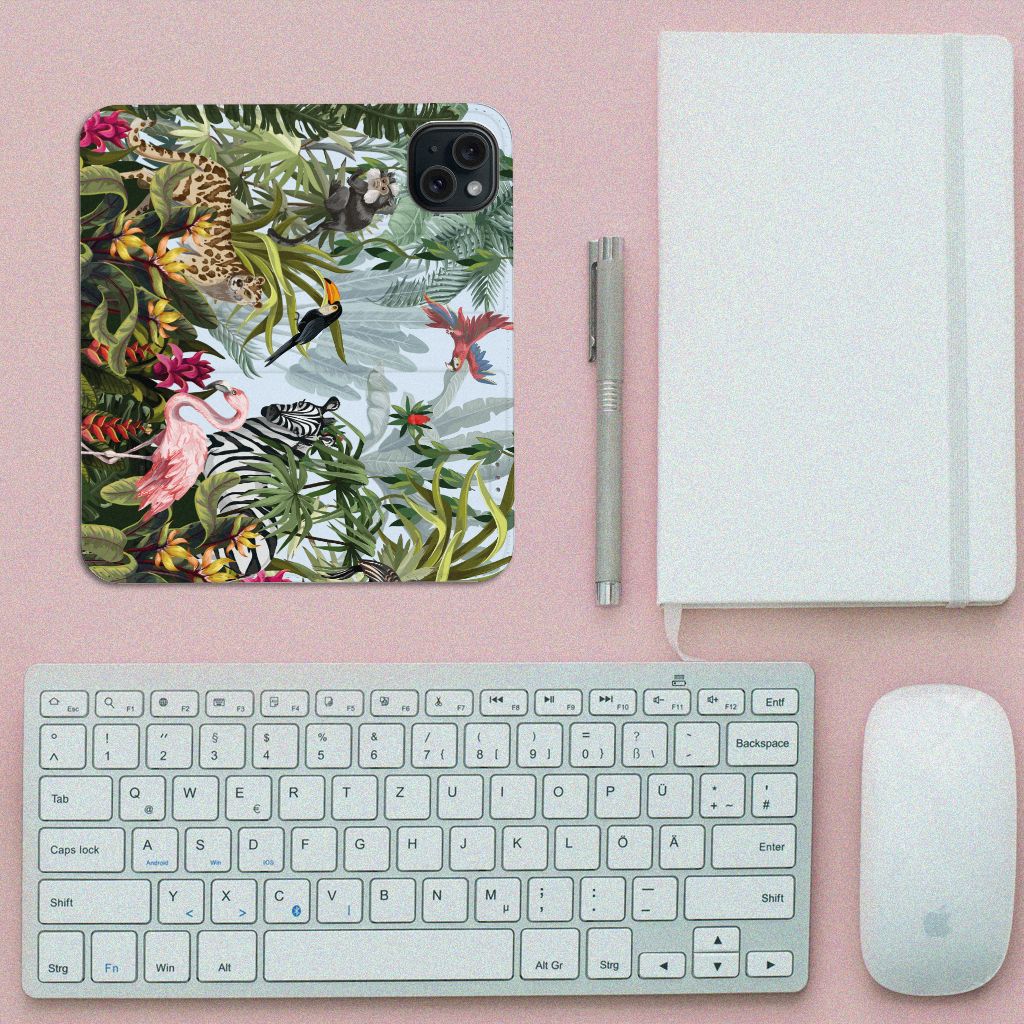 Hoesje maken voor iPhone 15 Jungle met tropische dieren en planten, perfect voor iPhone 15 gebruikers 🌴.