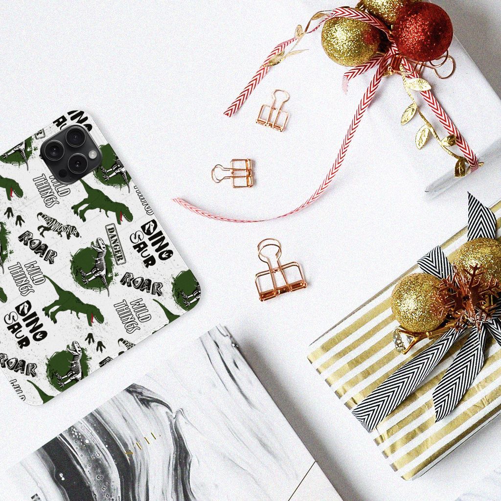 Hoesje maken voor iPhone 15 Pro Dinosaurus met dino's design en feestelijke decoraties.
