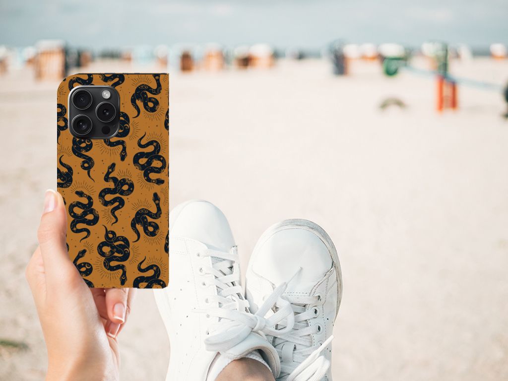 Hoesje maken voor iPhone 15 Pro Snakes met slangenpatroon, perfect voor een opvallende look! 🐍