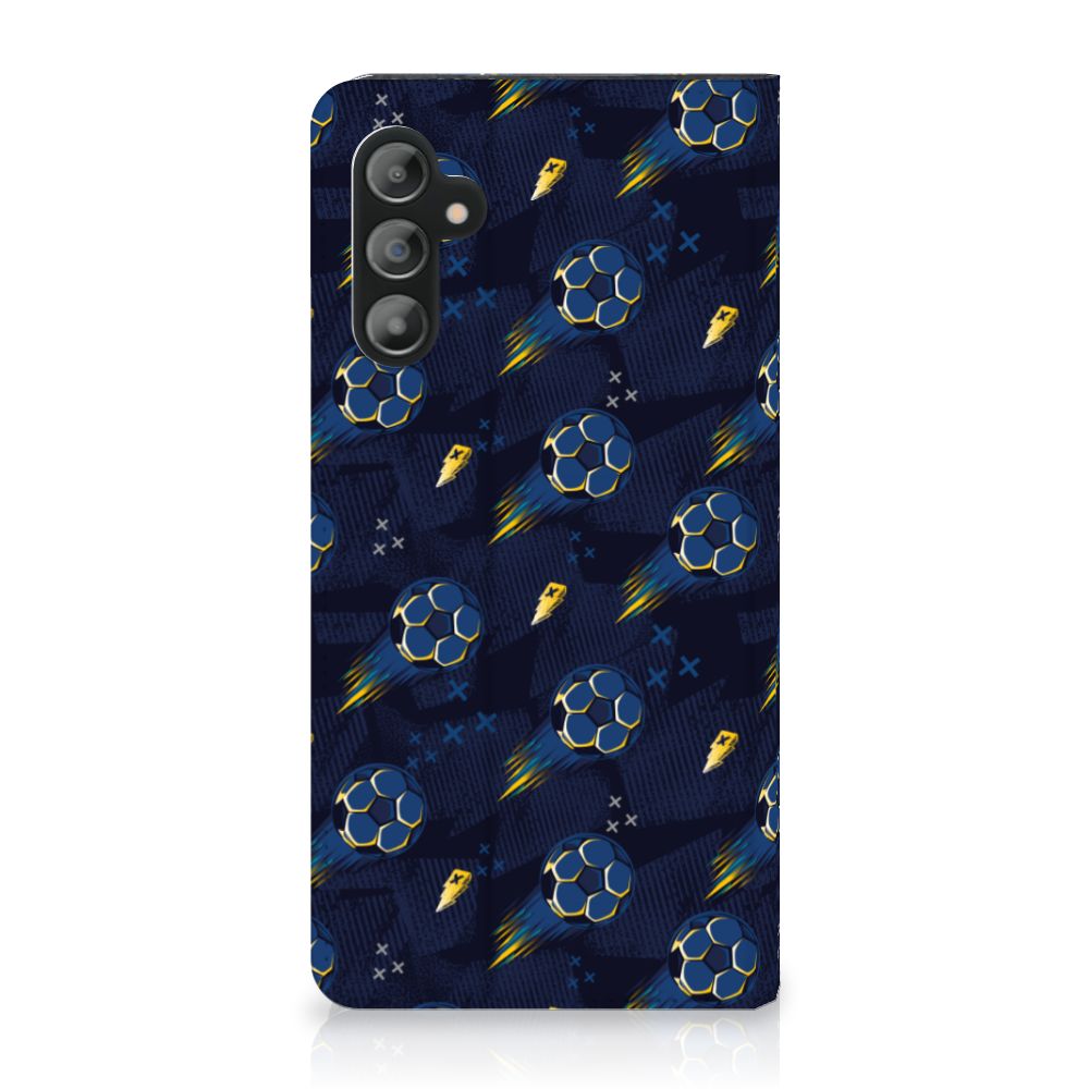 Hoesje met Magneet voor Samsung Galaxy A14 5G Voetbal met een voetbalpatroon op een blauwe achtergrond.