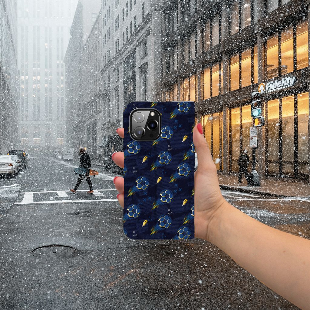 Hoesje met Magneet voor iPhone 14 Pro Max Voetbal