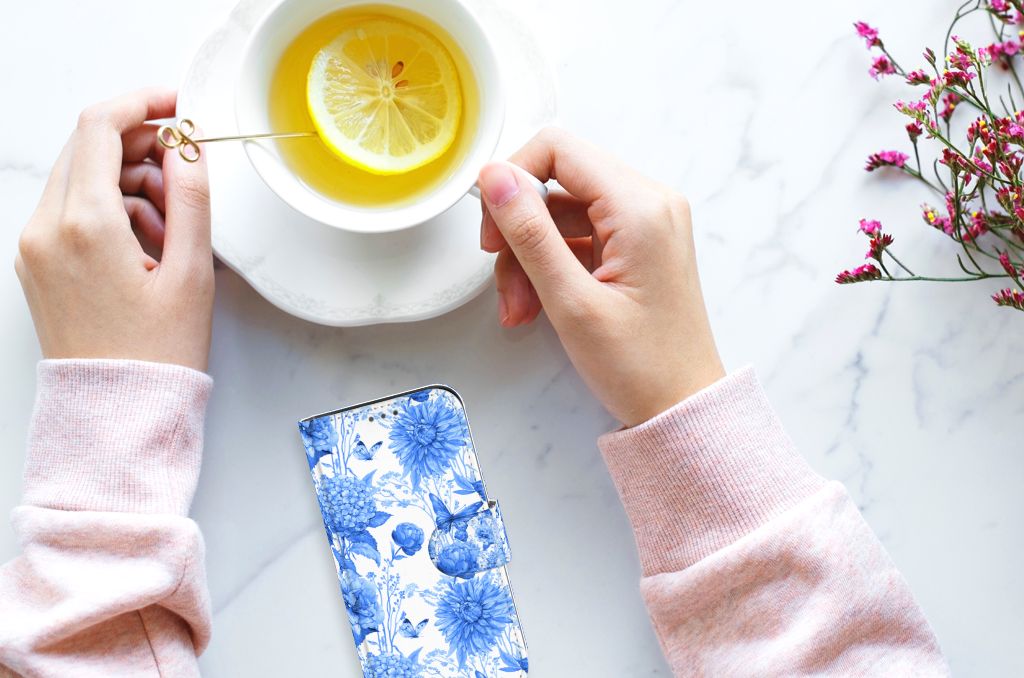 Hoesje voor Apple iPhone 12 Mini Flowers Blue met blauwe bloemen, perfect voor stijlvolle bescherming en gemak.