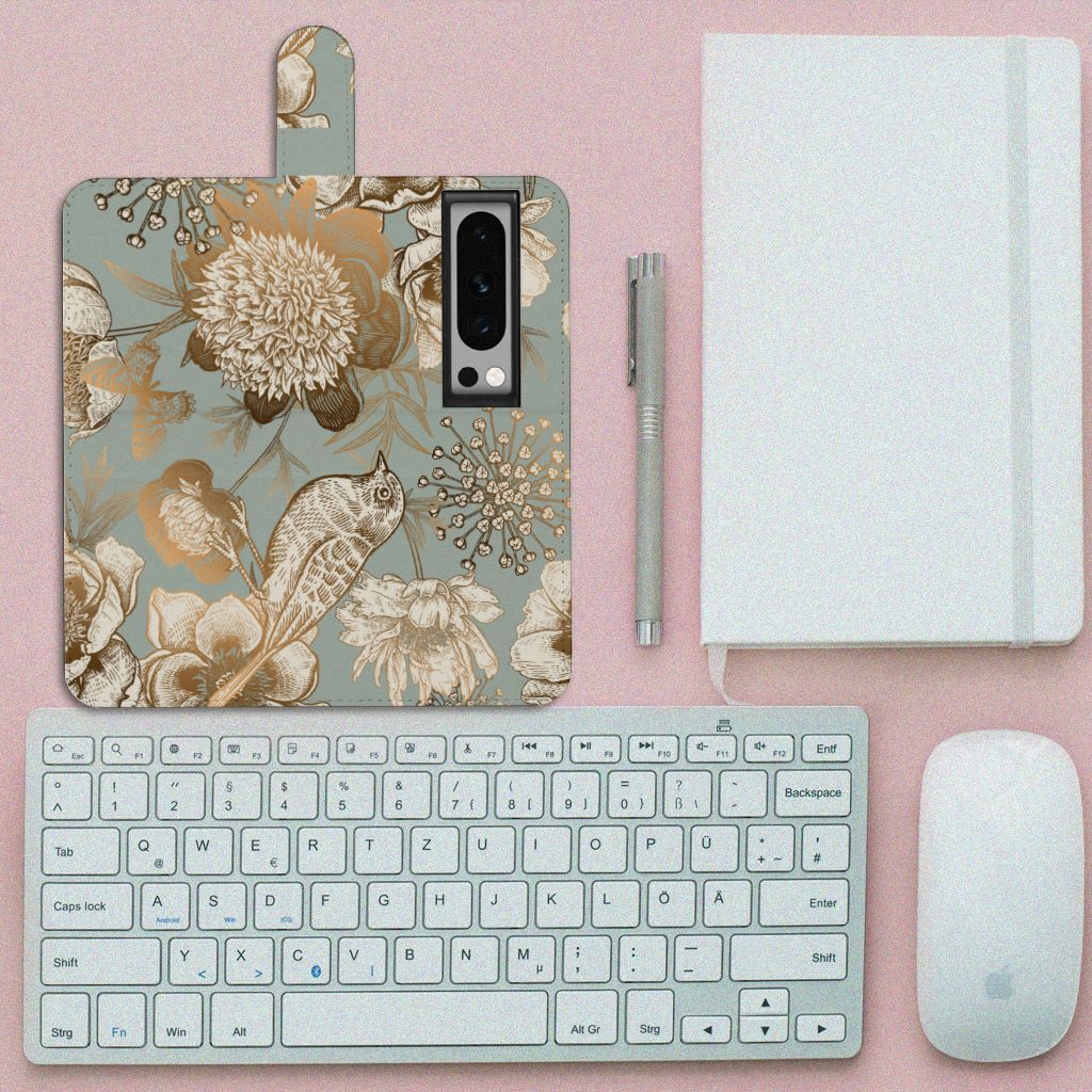 Hoesje voor Google Pixel 8 Pro Vintage Bird Flowers op een bureau met toetsenbord en muis, chique uitstraling en gebruiksgemak.
