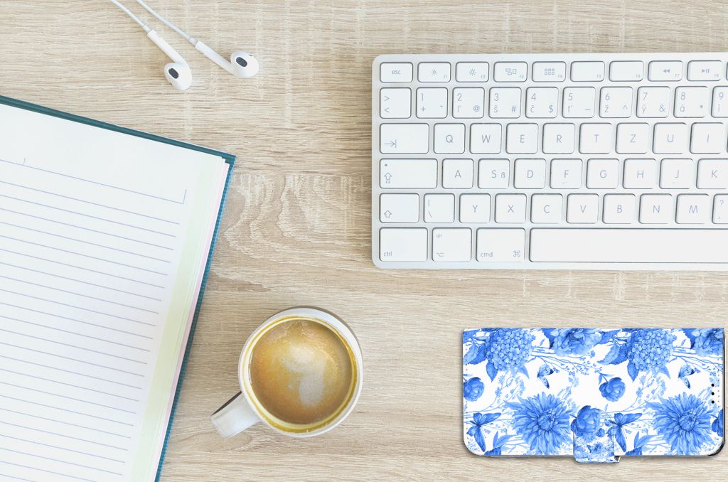 Hoesje voor OnePlus 10T Flowers Blue bureau ontwerp bovenaanzicht