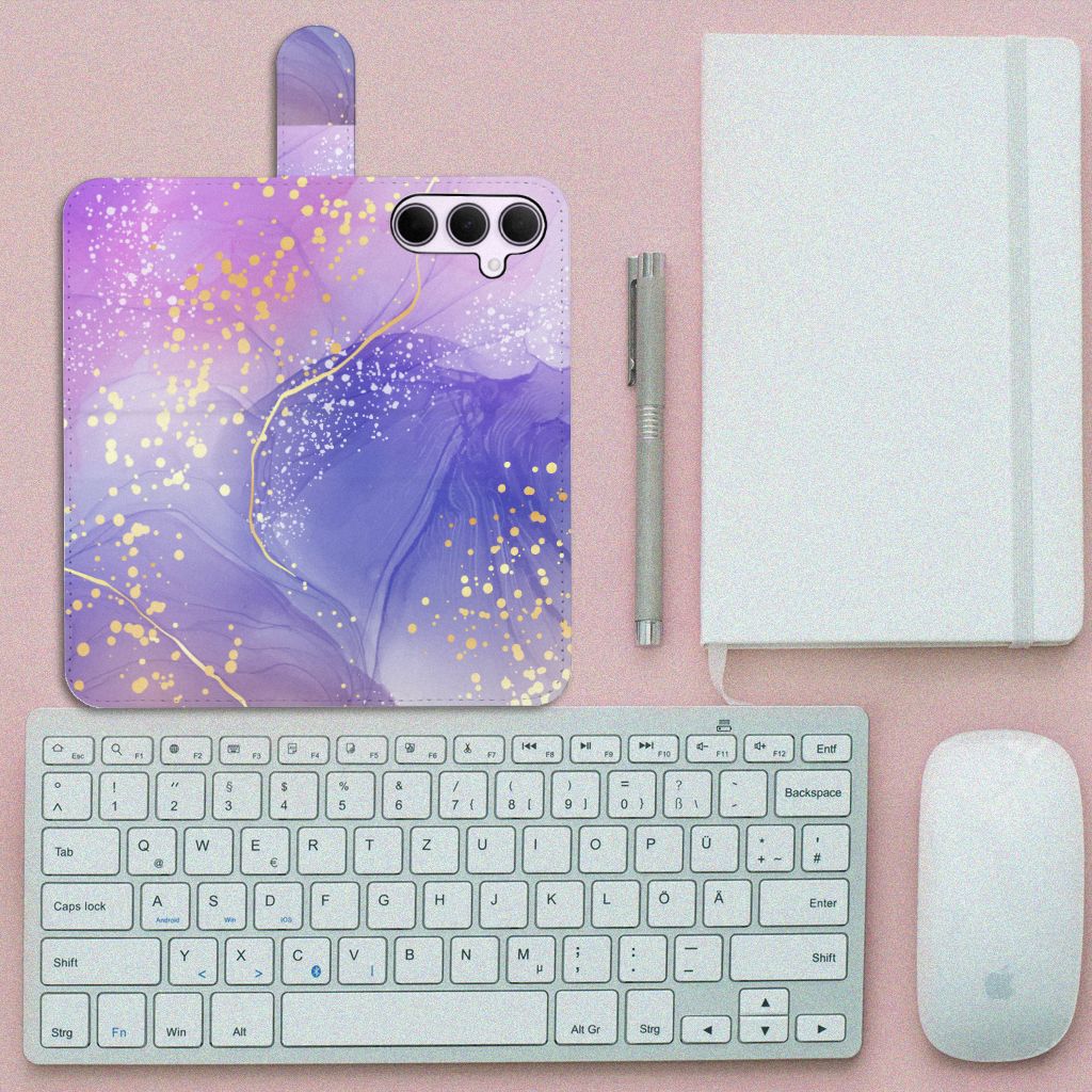 Samsung Galaxy A35 hoesje Watercolor Paars bovenaanzicht met toetsenbord notitieboek pen