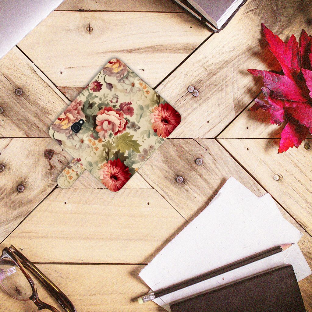 Hoesje voor Samsung Galaxy Xcover 4 | Xcover 4s Bloemen op houten tafel met notitieboek en bril, stijlvol en praktisch.