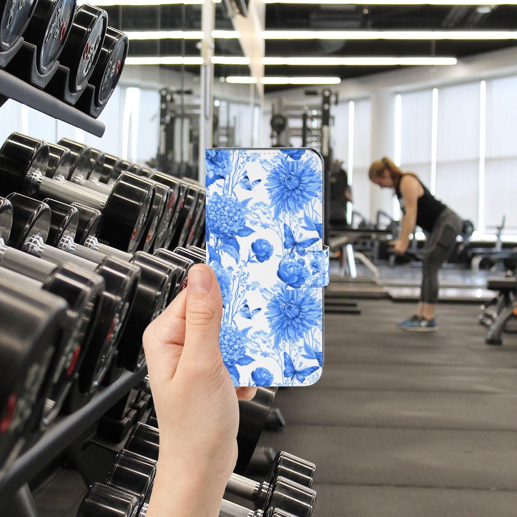 Xiaomi Poco F5 hoesje voor Xiaomi Poco F5 Flowers Blue bloemen blauw hand in sportschool