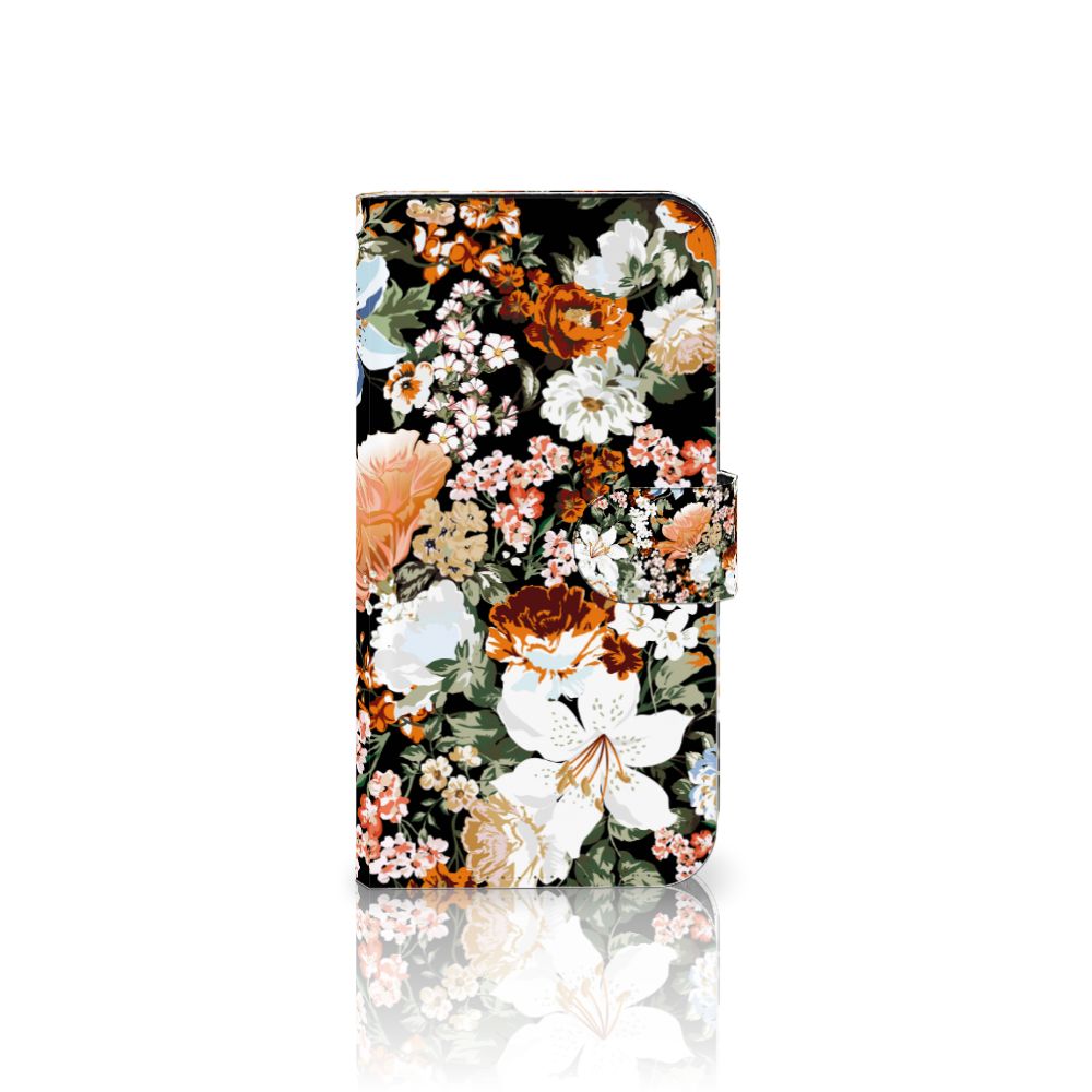 Hoesje voor iPhone 15 Dark Flowers met prachtig bloemendesign op een zwarte achtergrond 🌼.