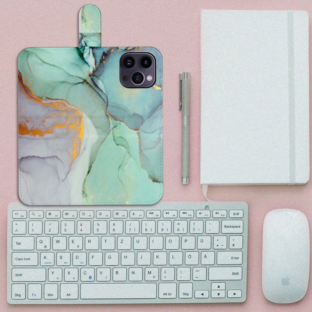 Hoesje voor iPhone 15 Pro Max Watercolor Mix met een prachtig kleurenhapje op een bureau.
