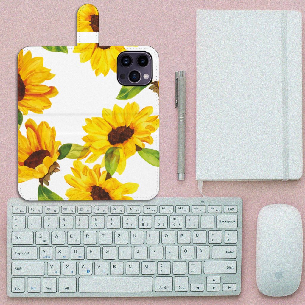 Hoesje voor iPhone 15 Pro Max Zonnebloemen met zonnige zonnebloemenprints op een bureau met toetsenbord.