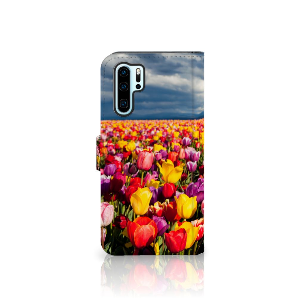 Huawei P30 Pro Hoesje Tulpen telefoonhoesje kleurrijk tulpenveld aanzicht
