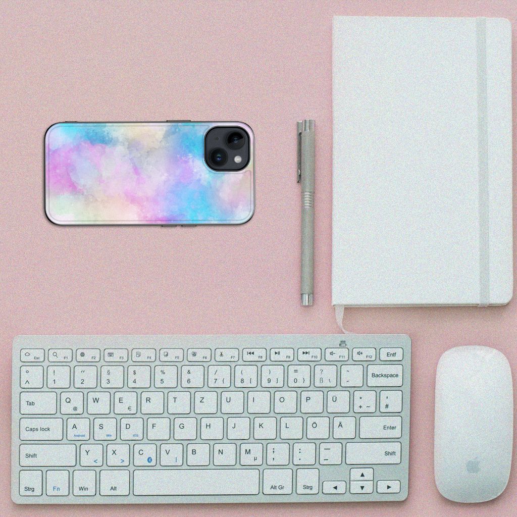 Apple iPhone 15 Kleurrijke Telefoonhoesje Watercolor Light bovenaanzicht telefoon notebook toetsenbord muis